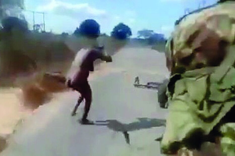 Vídeo de execução de mulher nua choca Moçambique 