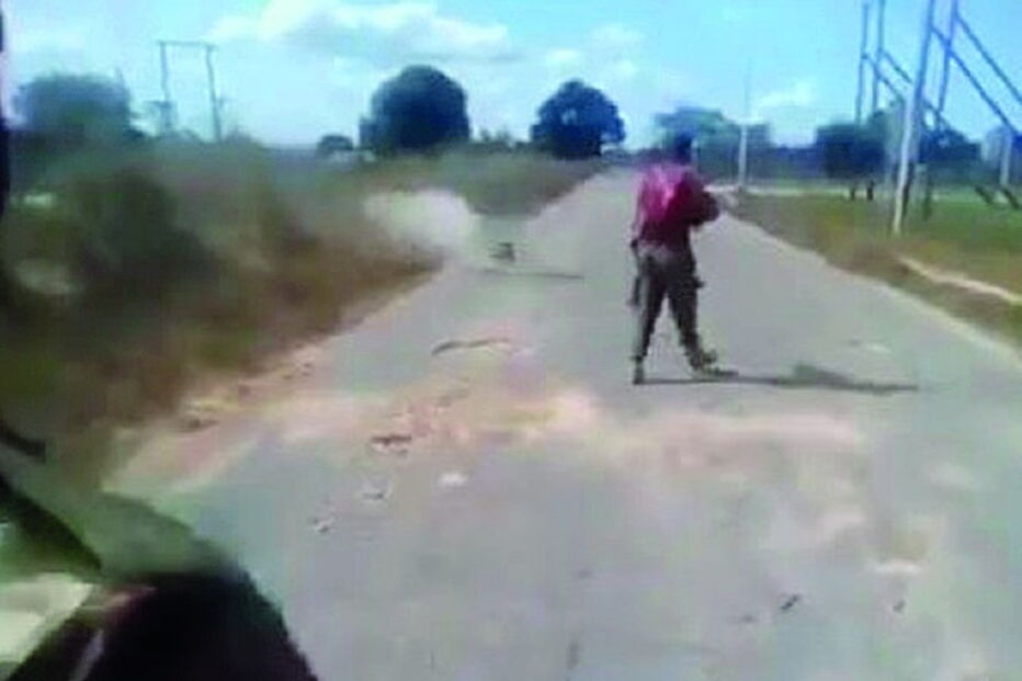 Vídeo de execução de mulher nua choca Moçambique 