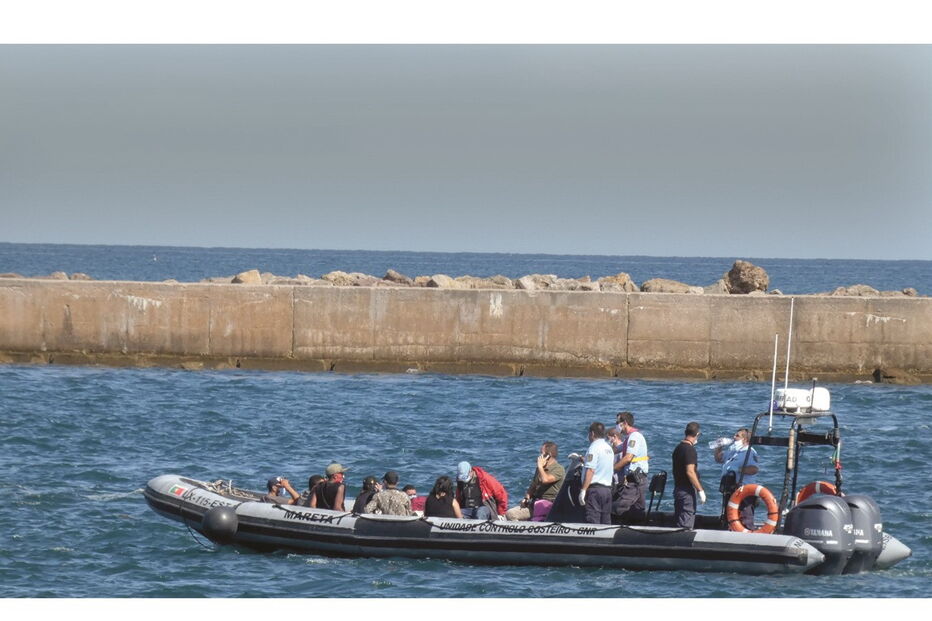 Barco de migrantes traz grávida e menor até ao Algarve