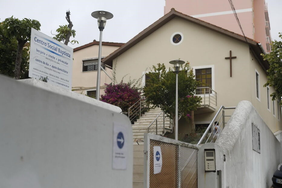 Bebé foi abandonado no Cacém, junto Centro Social Baptista