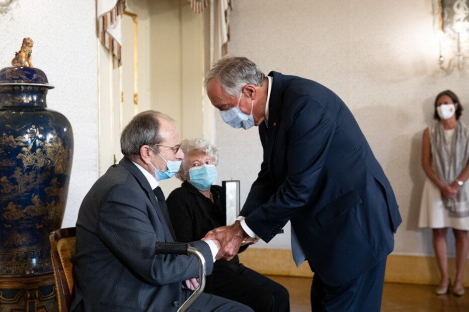 Os pais Ofélia e Carlos Paião receberam as insígnias