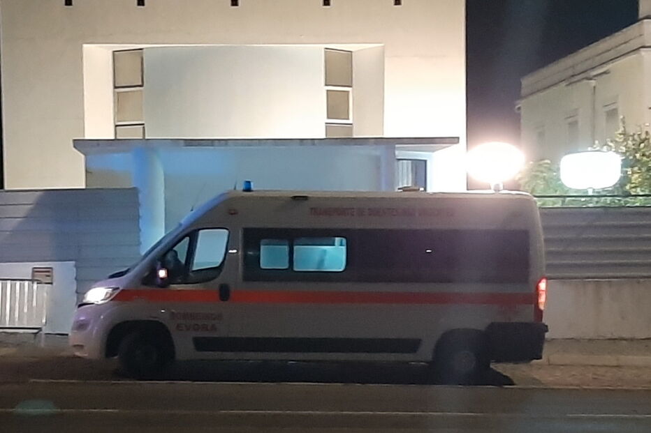 Utentes e duas funcionárias do lar ilegal em Évora transferidos durante a noite