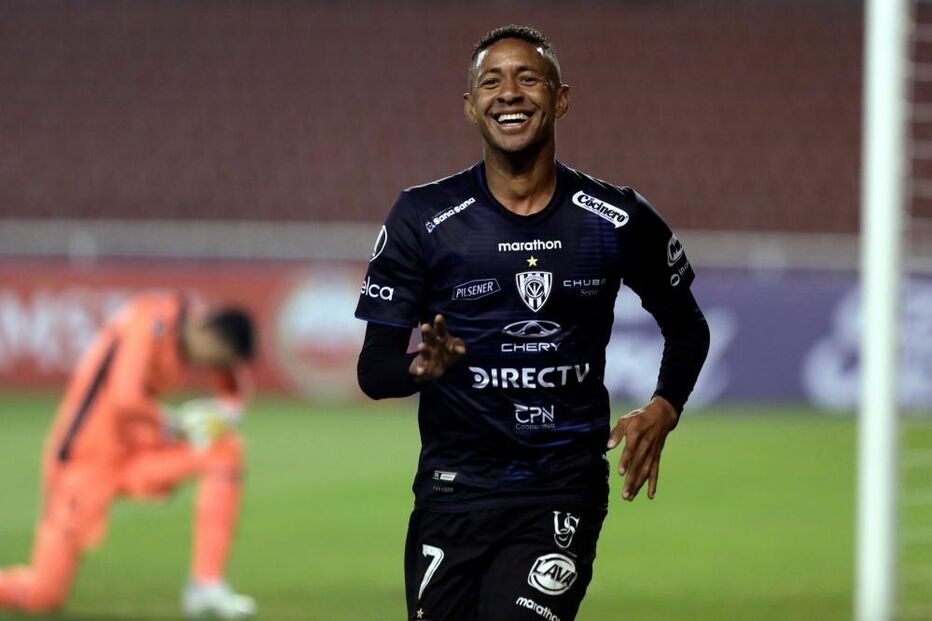 Gabriel Torres celebra após marcar na Taça Libertadores