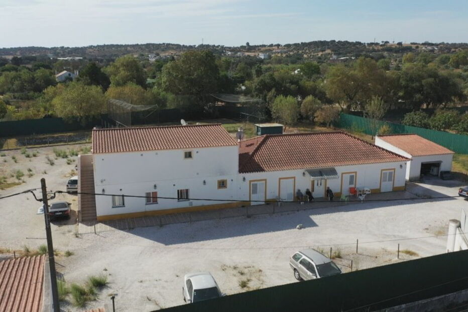 Morreu idosa internada com Covid-19 no lar ilegal de Évora