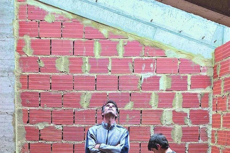 Anna faz promessa a Pedro Lima