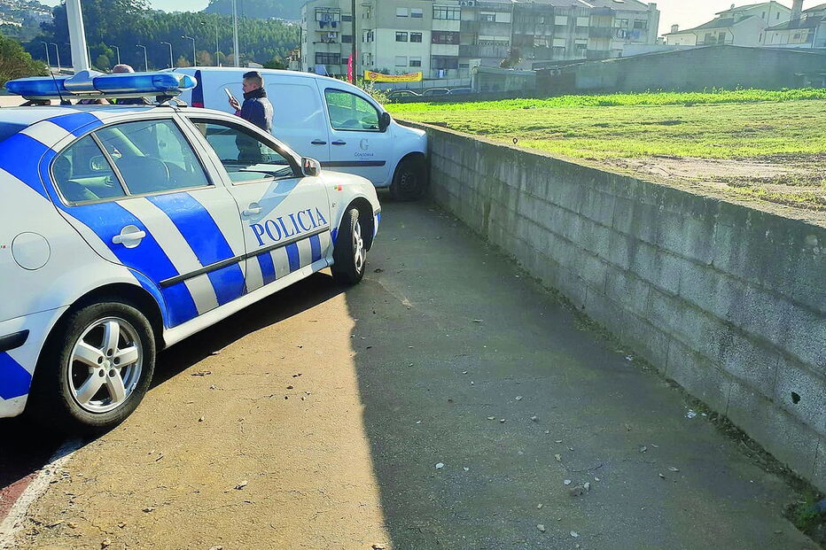 Assaltante de 31 anos fugiu depois de se despistar com a carrinha que furtou do parque da câmara de Gondomar 