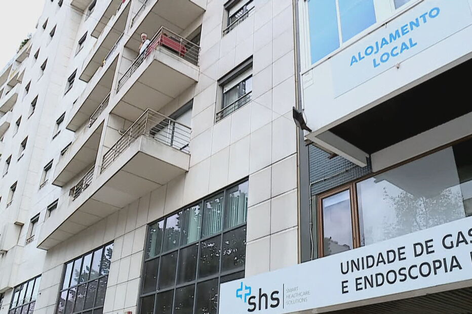 Curto-circuito obriga a evacuar lojas e edifícios no centro de Lisboa