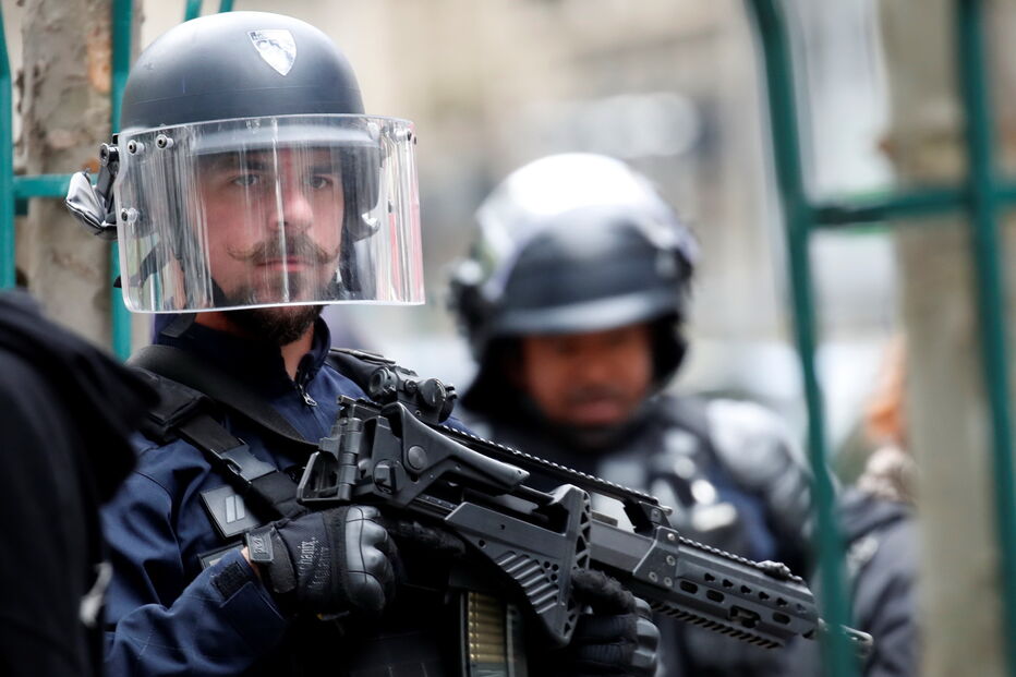 Ataque com faca em Paris