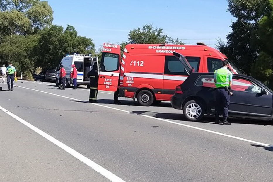 Choque entre dois carros faz quatro feridos e corta IC1 em Grândola