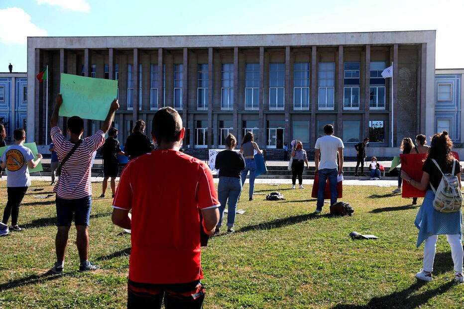 Aulas no ensino superior arrancam num contexto complicado, marcado pela pandemia de Covid-19