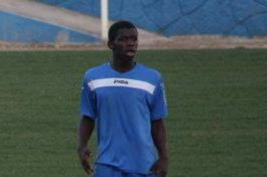 Carlos Miguel Tavares Oliveira, conhecido por Carlitos