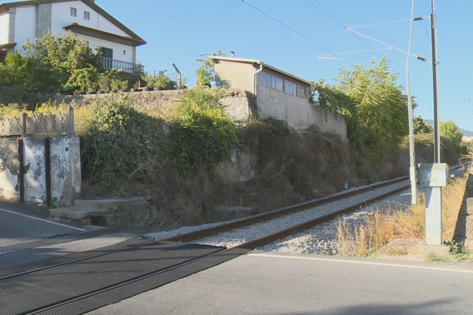 Ato heróico de motorista salva 57 crianças a bordo de autocarro que avariou em linha de comboio na Covilhã