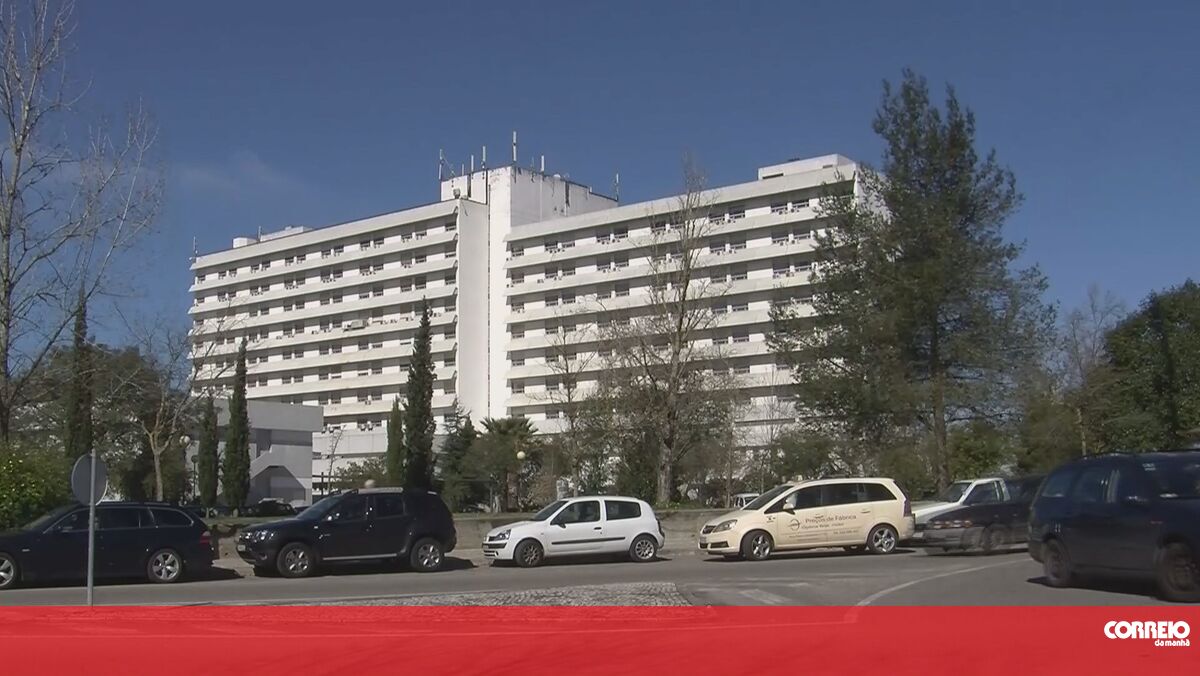 A pregnant woman, forced to travel more than 100 km, arrived at the Santarém hospital with a dead baby in her stomach.