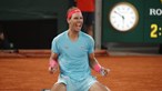 Tenista Rafael Nadal bate Djokovic e faz história ao igualar recorde de Grand Slams de Federer em Roland Garros