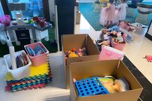 Georgina Rodríguez mostra os brinquedos para doação