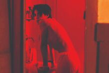 Carolina Carvalho grava cenas escaldantes na televisão