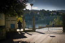 Receio de contágio por Covid-19 afasta alunos da escola e clientes do comércio da freguesia de Salto em Montalegre