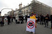 Cerca de 800 pessoas manifestam-se contra a presença do rei em Barcelona