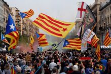 Cerca de 800 pessoas manifestam-se contra a presença do rei em Barcelona