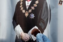 Cerca de 800 pessoas manifestam-se contra a presença do rei em Barcelona