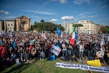 Manifestações contra uso de máscara em Itália