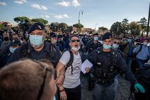 Manifestações contra uso de máscara em Itália