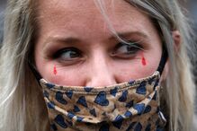 França homenageia Samuel, o professor decapitado após mostrar caricatura de profeta numa aula