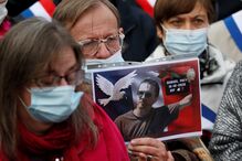 França homenageia Samuel, o professor decapitado após mostrar caricatura de profeta numa aula