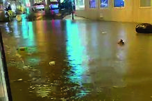 Rua das Pretas, em Lisboa, ao fim da tarde ficou intransitável  