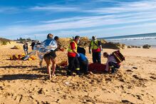 Embarcação vira com 14 passageiros a bordo na praia da Galé em Albufeira