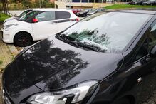 Viaturas vandalizadas na Rua Cassiano Branco, Porto