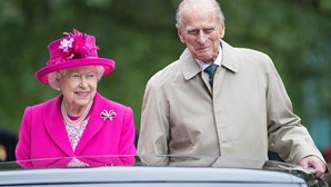 Rainha de Inglaterra chora a morte do seu “amado marido”