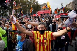 Cerca de 800 pessoas manifestam-se contra a presença do rei em Barcelona