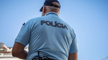 Jovem de 20 anos aceita boleia na Amadora e é violada no Seixal
