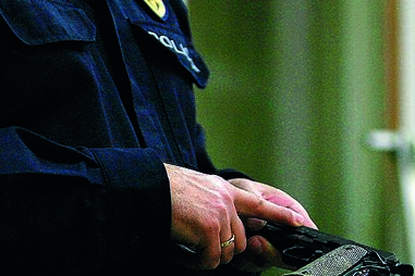 PSP que violou jovem depois de almoço de família expulso pelo ministro da Administração Interna