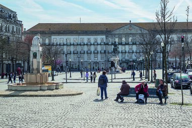 Praça da Liberdade, ao fundo da avenida dos Aliados
