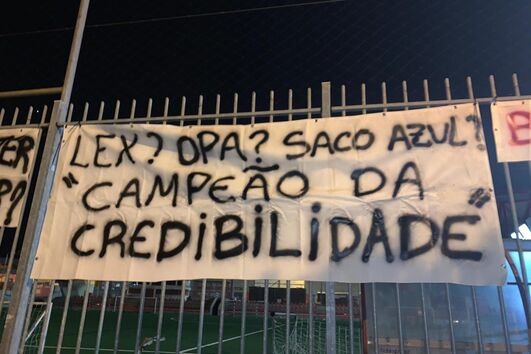 Tarjas contra Vieira