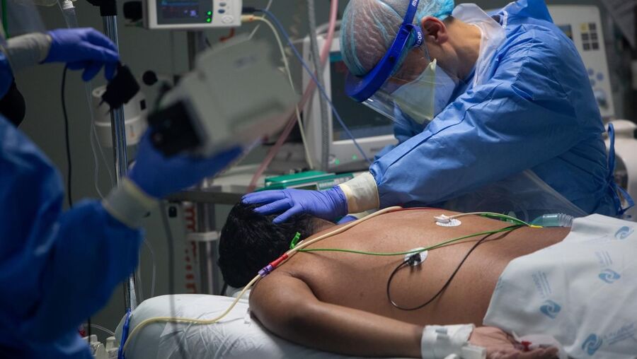 A SÁBADO no Hospital Curry Cabral durante a pandemia de covid-19 - novo coronavírus