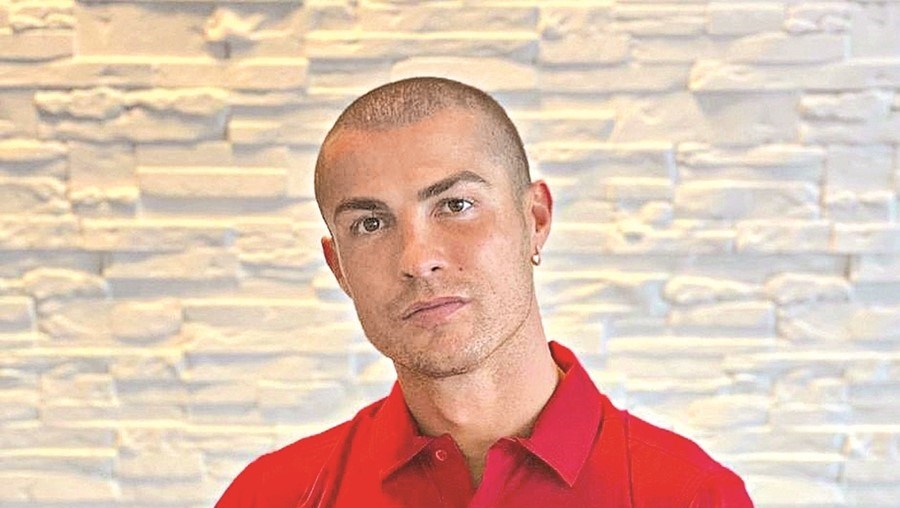 Cristiano Ronaldo careca de saber que é - Ronaldo M1l GR4U