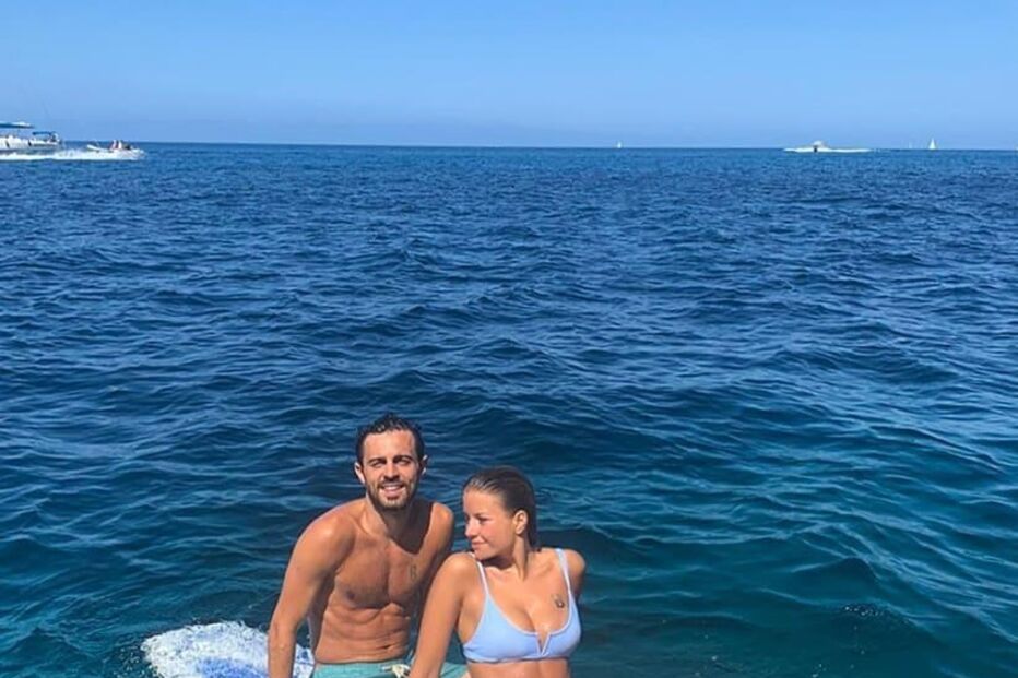 Inês mostra corpo tonificado em biquíni