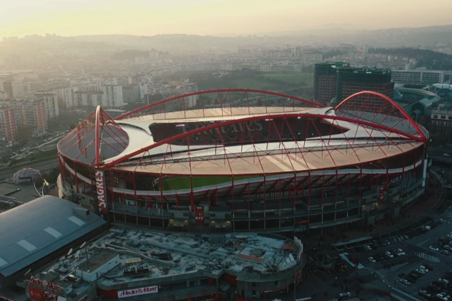 Adeptos nos estádios