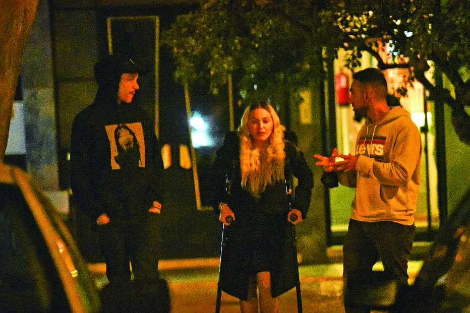 Madonna 'apanhada' a jantar fora no Estoril