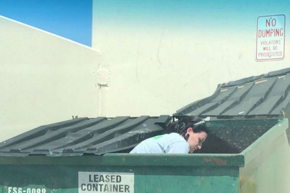 Tiffany Butler ganha dinheiro ao vender produtos recolhidos do lixo