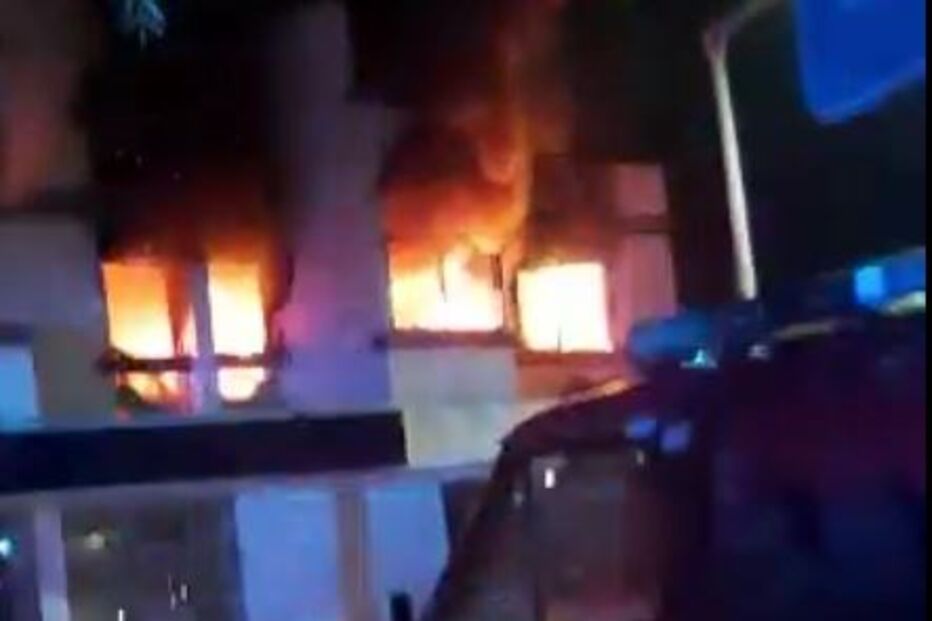 Incêndio num prédio no Estoril provoca dois feridos
