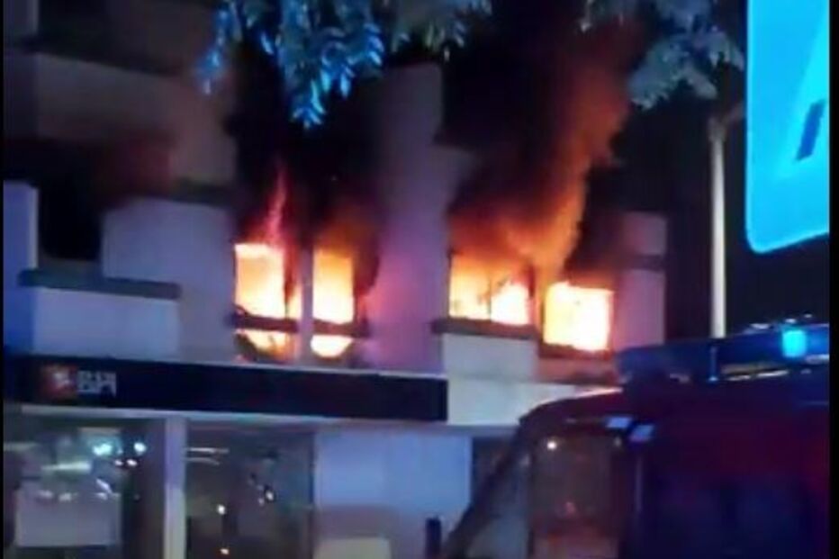 Incêndio num prédio no Estoril provoca dois feridos