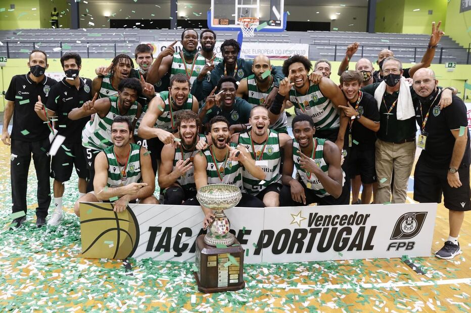 Sporting bate FC Porto e conquista Taça de Portugal de basquetebol 40 anos depois