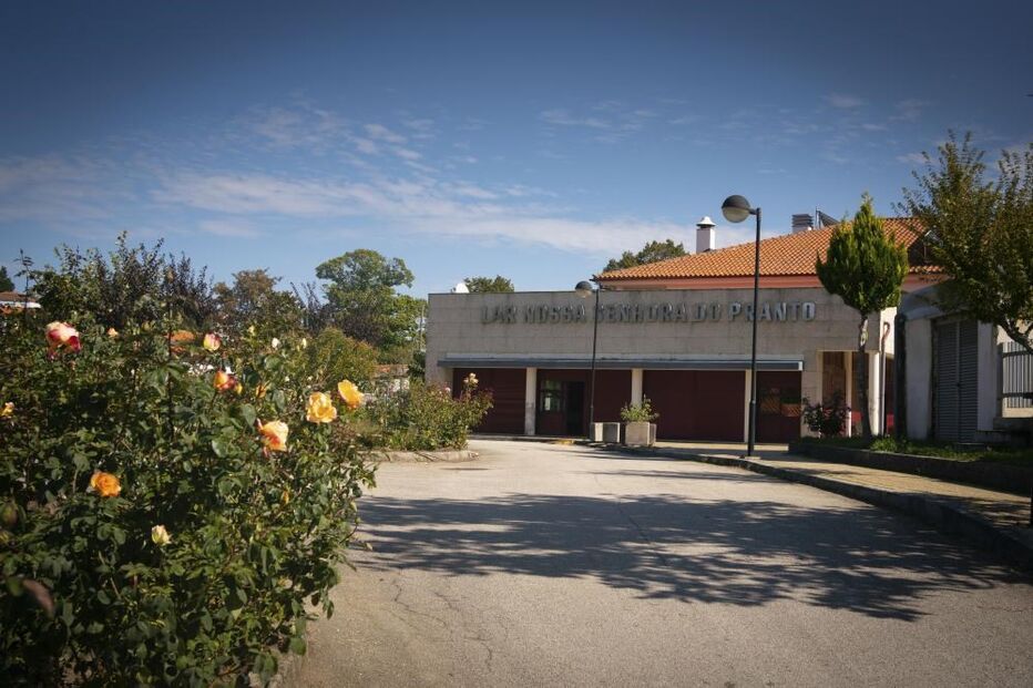 Receio de contágio por Covid-19 afasta alunos da escola e clientes do comércio da freguesia de Salto em Montalegre
