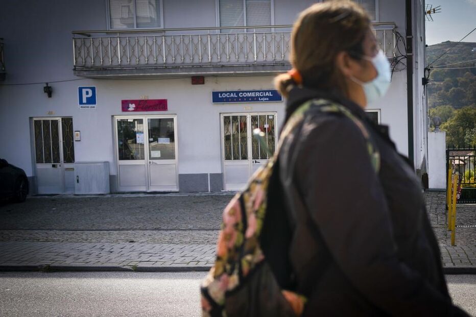Receio de contágio por Covid-19 afasta alunos da escola e clientes do comércio da freguesia de Salto em Montalegre
