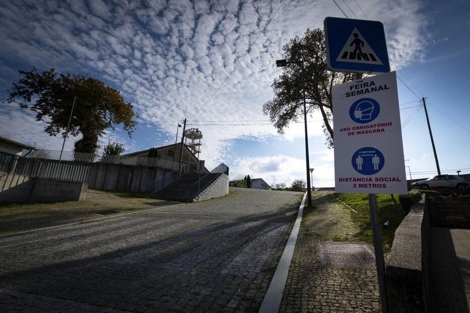 Receio de contágio por Covid-19 afasta alunos da escola e clientes do comércio da freguesia de Salto em Montalegre