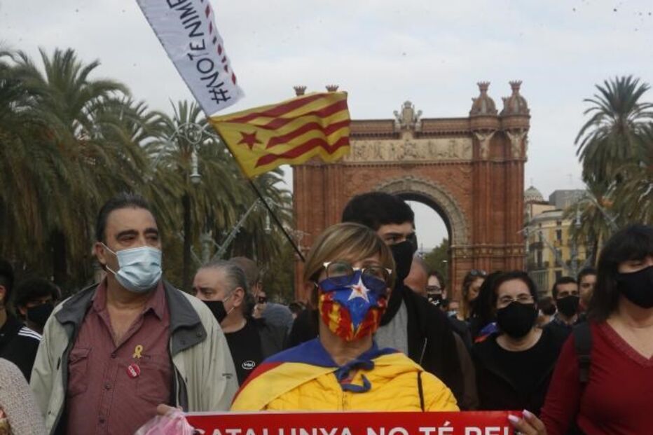 Cerca de 800 pessoas manifestam-se contra a presença do rei em Barcelona